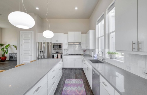 Austin House | Charming 3-bedroom house with WiFi, AC in vibrant Austin