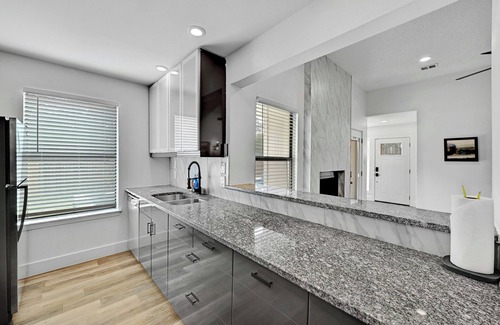 Austin House | Charming 3-bedroom house with an Amazing pool and Outdoor Hangout Area
