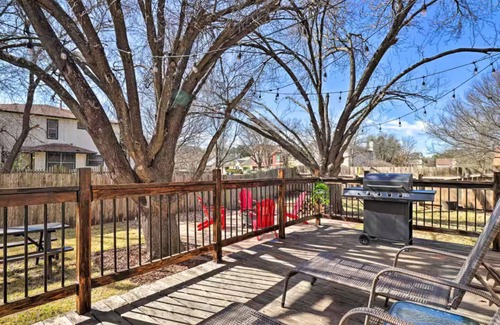 Indian Oaks House | Charming 3-bedroom house North Austin Abode: Sleeps 9, 10 Mins to Domain!