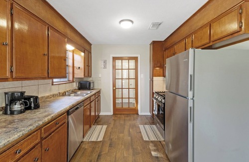 Wheeler Ridge House | Charming 3-bedroom house with AC and WiFi in welcoming Bryan