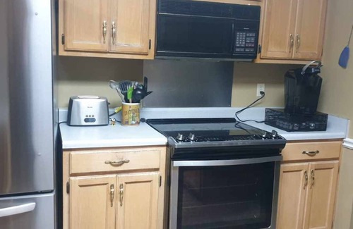 Daphne House | Charming 3-bedroom house with WiFi and AC.