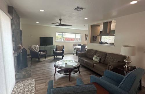 Davis House | Charming 3-bedroom house with WiFi and AC in amazing Davis