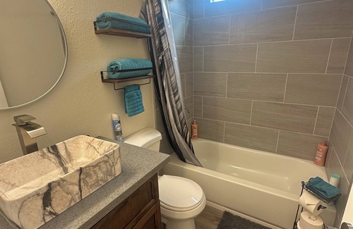 Davis House | Charming 3-bedroom house with WiFi and AC in amazing Davis