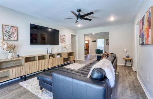 Spring Shadows House | Charming 3-bedroom house in terrific Houston with AC, WiFi