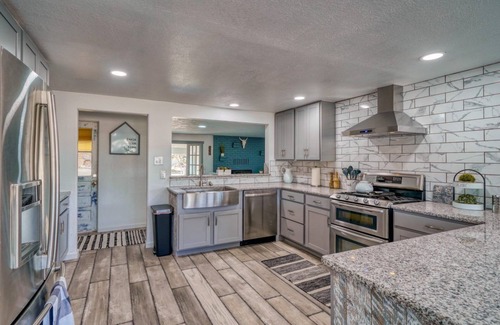 Howard House | Charming 3-bedroom house on the Arkansas River, close to Salida with WiFi !