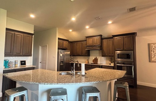 Justin House | Charming 3-bedroom house with Dedicated Office & WiFi in awesome Justin