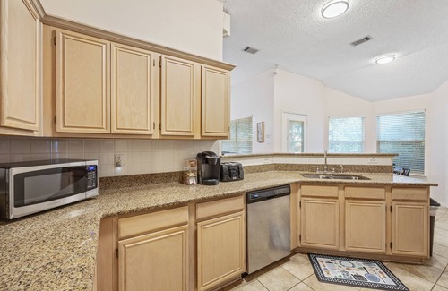 Plano House | Charming 3-bedroom house with WiFi, AC in fabulous Plano
