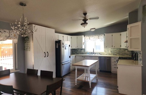 Chilcoot House | Charming 3-bedroom house with WiFi and AC in wonderful Reno.