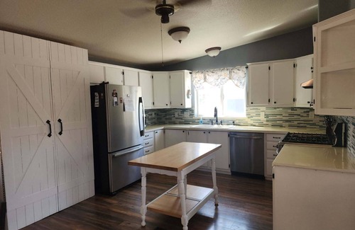 Chilcoot House | Charming 3-bedroom house with WiFi and AC in wonderful Reno.