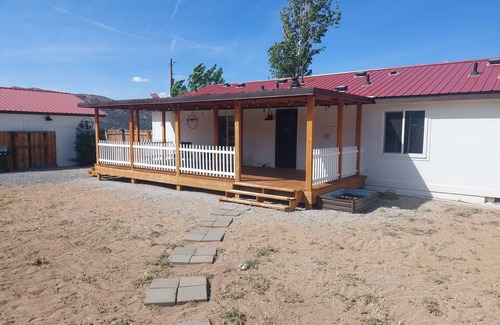 Chilcoot House | Charming 3-bedroom house with WiFi and AC in wonderful Reno.