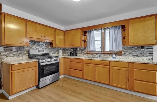 Buffalo House | Cozy 3-Bedroom Retreat in Family-Friendly South Buffalo