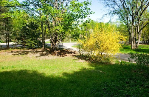 Northport House | Cozy 3 Bedroom Retreat with Lake Views in Leelanau County