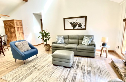 Northwest Raleigh House | Top-Rated 3-Bedroom Ranch with Spa & Hot Tub in Raleigh