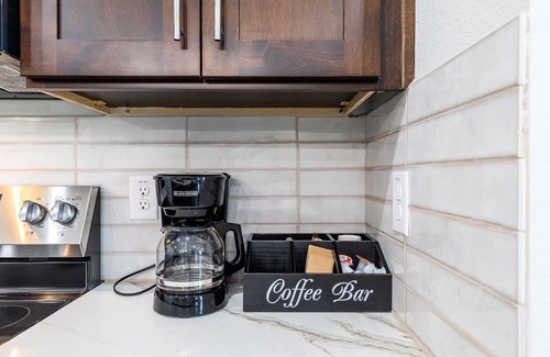 Northeast Houston House | Charming 3-bedroom retreat just minutes from Downtown Houston with AC, WiFi,