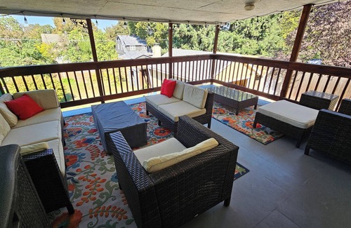 South Perry District House | Charming 3-bedroom that sleeps 7 close to downtown, universities and hospitals