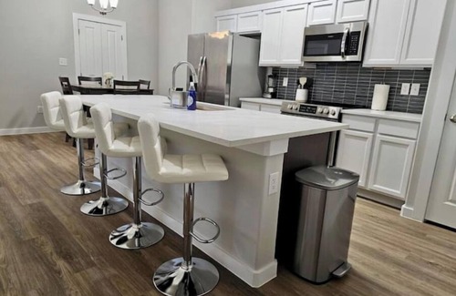 Temple House | Charming 3-bedroom townhome in Temple with WiFi and AC