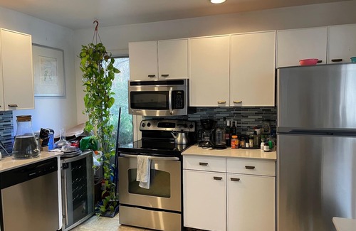 Northwest Harbor House | Charming 3-bedroom country house in East Hampton with AC, WiFi, backs up to park