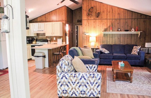 The Woods Cabin | Charming 3-bedroom cabin in quiet Hedgesville with WiFi, hiking, resort access