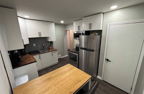 Lincoln Park House | Charming 3-bedroom house in brilliant Lincoln Park with AC, WiFi