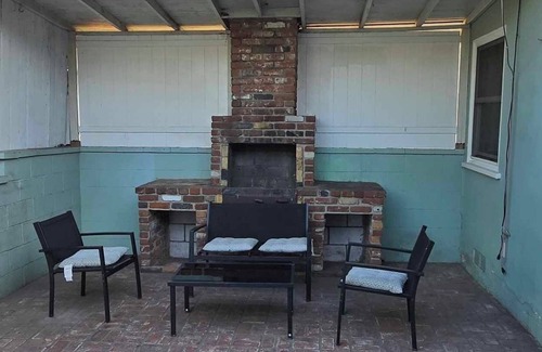 Midway City House | Charming 3-bedroom house in Midway City with AC, WiFi