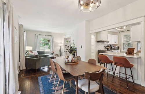 Whittier House | Charming 3-bedroom house within walking distance to Eat Street and Minneapolis