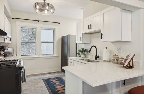 Whittier House | Charming 3-bedroom house within walking distance to Eat Street and Minneapolis