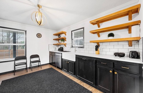 Wills Point House | Charming 3-bedroom country house in lovely Wills Point with WiFi, AC