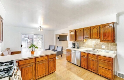 Dearborn Villa | Charming 3-bedroom villa with WiFi and AC in Dearborn