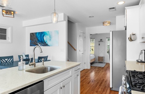 Highlands House | Charming 3-bedroom waterfront house with WiFi and AC in charming Highlands