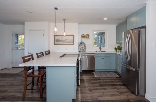 Anne's Land Cottage | Charming 3-bedroom, water view cottage, with AC, WiFi & outdoor shower