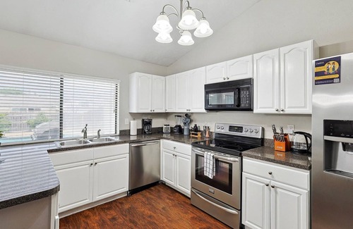 Plano House | Perfect 3-Bedroom Retreat with Pool and Game Room