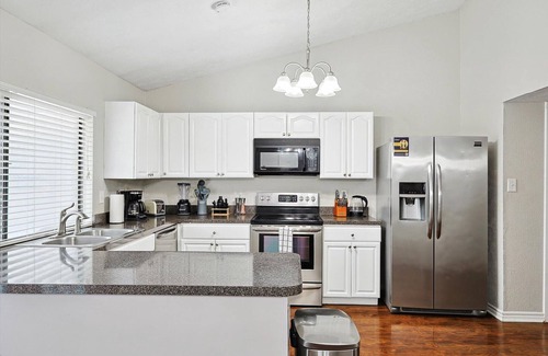 Plano House | Perfect 3-Bedroom Retreat with Pool and Game Room