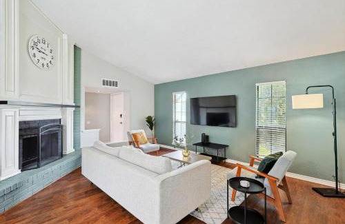 Plano House | Inviting 3-Bedroom Retreat with Pool and Family Fun