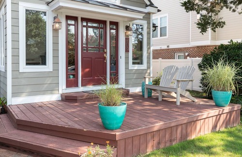 Northeast Virginia Beach Cottage | Beach Cottage Retreat: 3 BR with Ocean Views & Private Parking