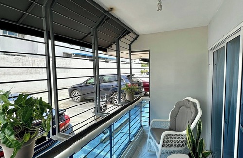 Santo Domingo Oeste Apartment | Charming 3-bedroom apartment with WiFi, AC and a picuzzy in Santo Domingo Oeste.