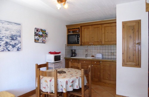 Pralognan-la-Vanoise Apartment | Cozy 2-Bedroom Apartment in Pralognan-la-Vanoise