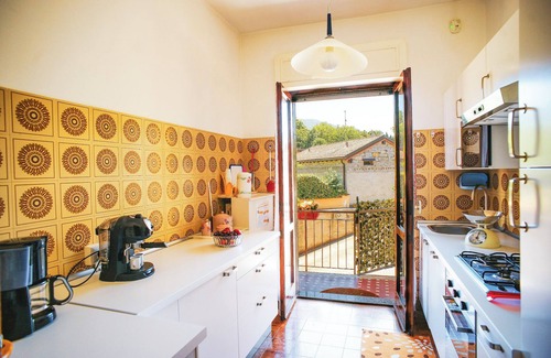 Cannobio Apartment | Inviting 3½-Room Apartment with Garden, Pool & Spa