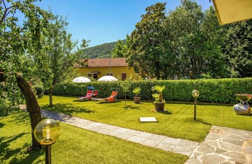 Cannobio Apartment | Inviting 3½-Room Apartment with Garden, Pool & Spa