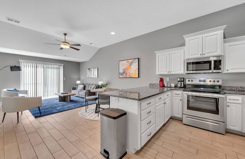 Blue Springs House | Charming 3bd, 2ba single-level TH w/garage, ADA