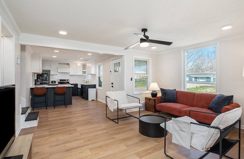 Overland Park House | Pet-Friendly 3BD Getaway with Family Amenities
