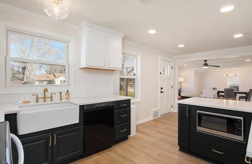 Overland Park House | Pet-Friendly 3BD Getaway with Family Amenities