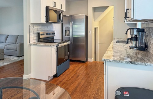 Redford House | Charming 3bed, 20 mins to DTW, Novi, Downtown, in peaceful suburb new renovated!