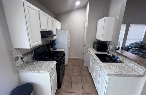 Norman House | Charming 3bed 2bath Duplex in Norman 5 minutes from OU