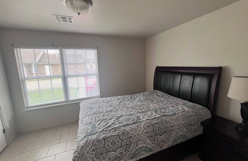 Norman House | Charming 3bed 2bath Duplex in Norman 5 minutes from OU