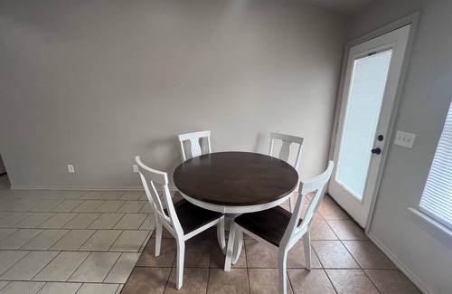 Norman House | Charming 3bed 2bath Duplex in Norman 5 minutes from OU