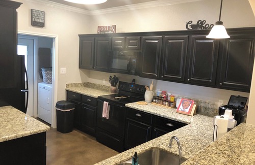 Wellborn House | Charming 3Bed/3Bath Aggieland townhome located 4 miles from Texas A&M University