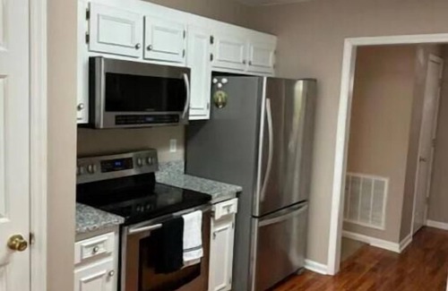Knightdale House | Inviting 3-Bed Retreat with Spa & Breakfast Included