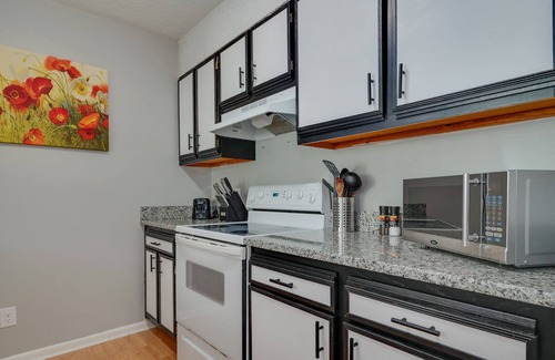Williamsburg House | Spacious Three-Bedroom Townhouse in Williamsburg