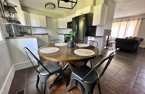 Tigard House | Book Cheerful 3br: Pet-Friendly and Steps to Downtown!