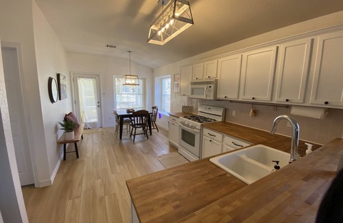 Kyle House | Explore a 3BR Pet-Friendly Retreat Near Austin's Charm